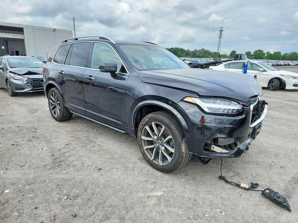 2017 VOLVO XC90 Momentum