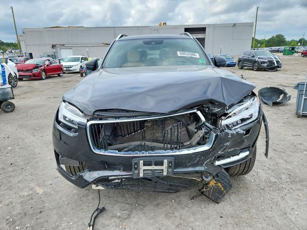 2017 VOLVO XC90 Momentum