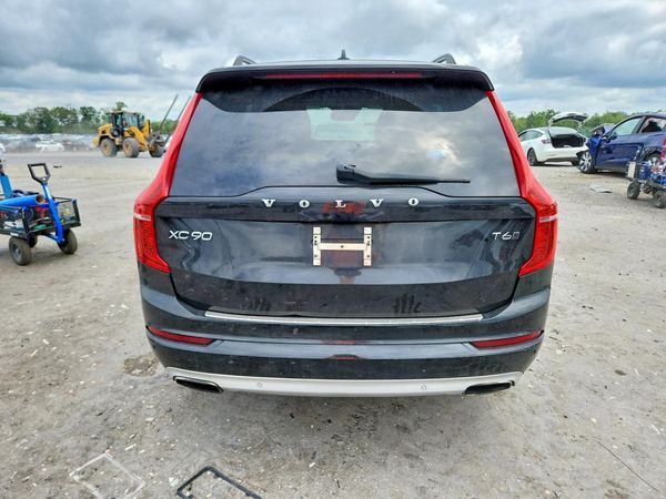 2017 VOLVO XC90 Momentum