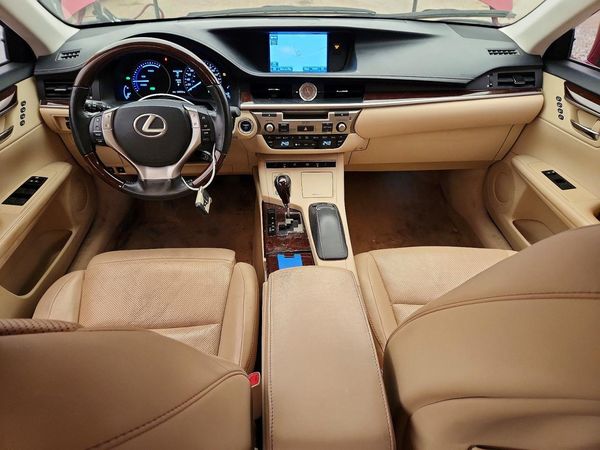 2013 LEXUS ES 300h