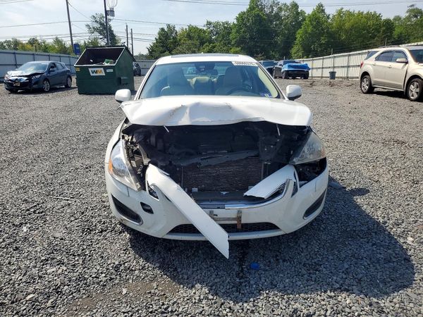 2013 VOLVO S60
