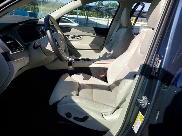 2025 VOLVO XC90 Ultra Bright