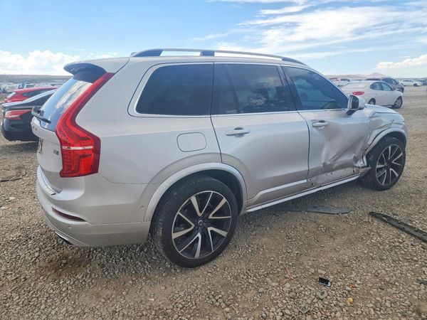 2019 VOLVO XC90 Momentum