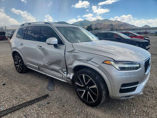 2019 VOLVO XC90 Momentum
