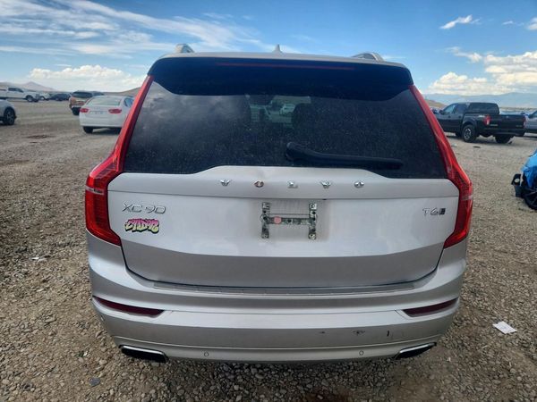 2019 VOLVO XC90 Momentum
