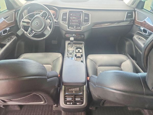 2019 VOLVO XC90 Momentum