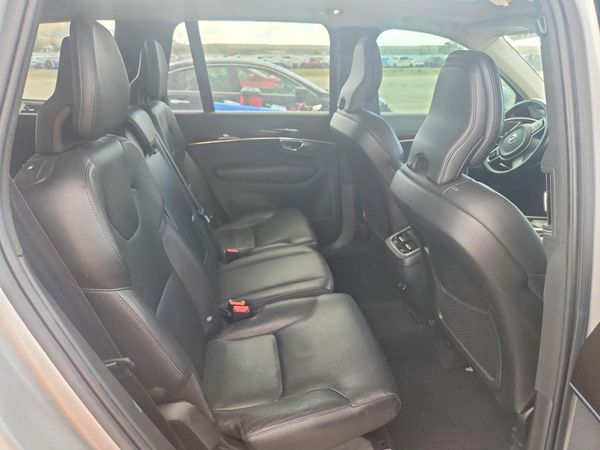 2019 VOLVO XC90 Momentum