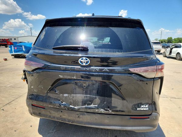 2023 TOYOTA SIENNA XLE — DIRR