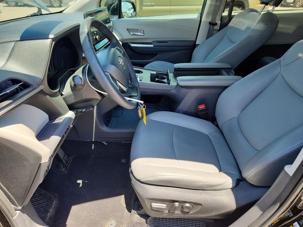 2023 TOYOTA SIENNA XLE — DENT