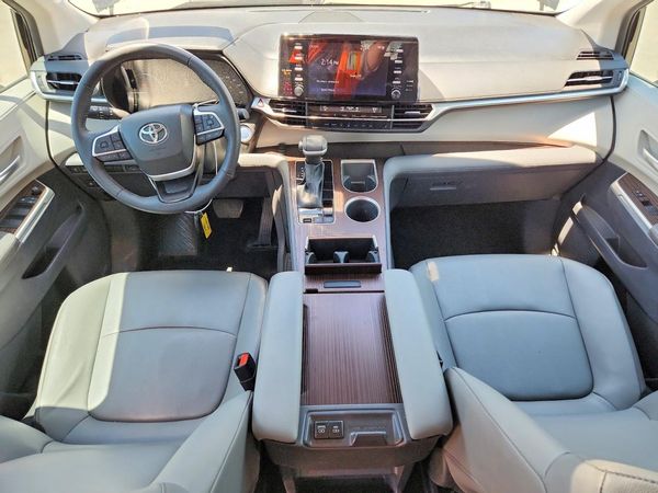 2023 TOYOTA SIENNA XLE — CKPT