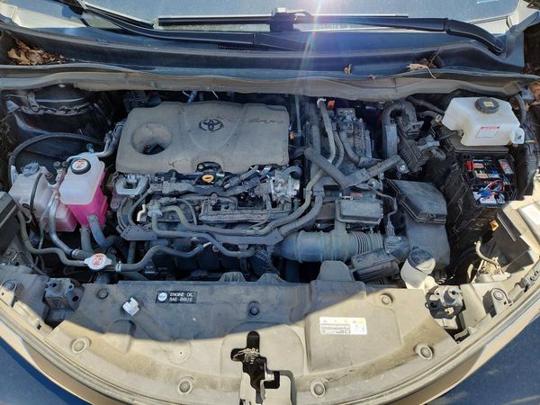 2023 TOYOTA SIENNA XLE — Engine bay
