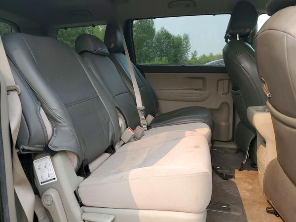 2015 KIA SEDONA GL - Middle-low
