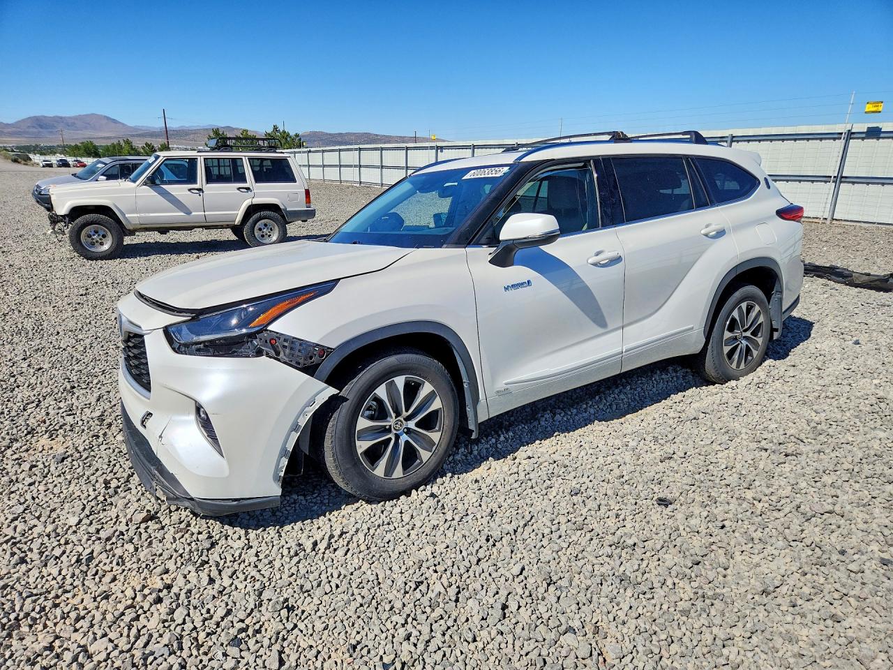 2021 TOYOTA HIGHLANDER XLE Nav