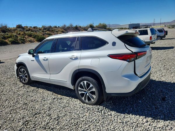 2021 TOYOTA HIGHLANDER XLE Nav