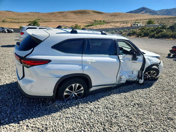2021 TOYOTA HIGHLANDER XLE Nav