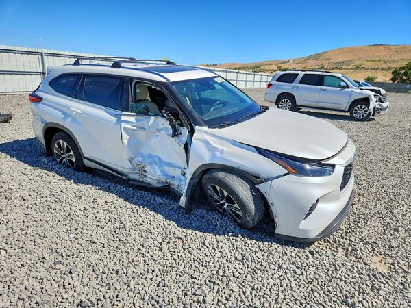 2021 TOYOTA HIGHLANDER XLE Nav