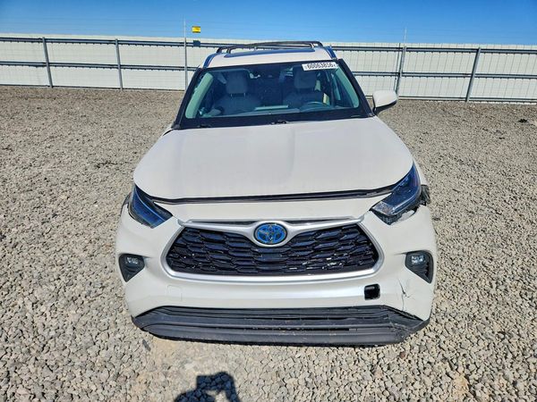 2021 TOYOTA HIGHLANDER XLE Nav
