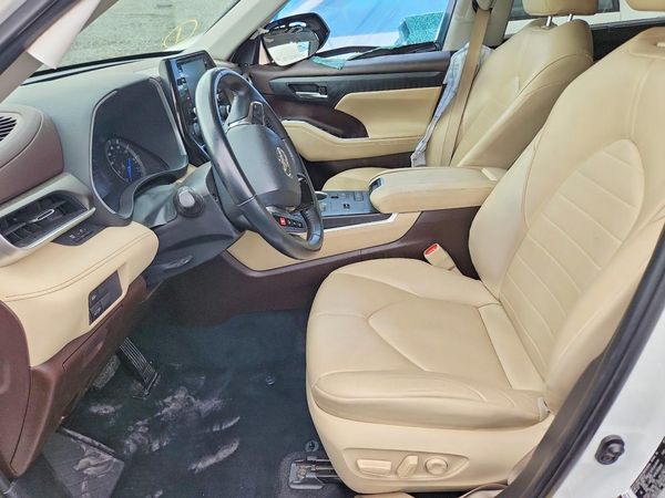2021 TOYOTA HIGHLANDER XLE Nav