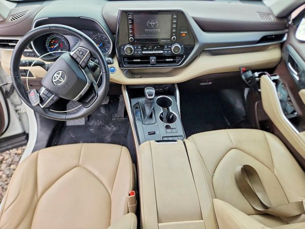 2021 TOYOTA HIGHLANDER XLE Nav