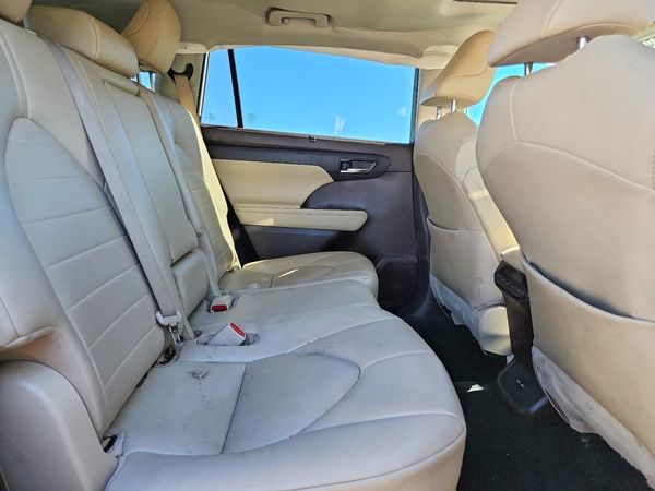 2021 TOYOTA HIGHLANDER XLE Nav