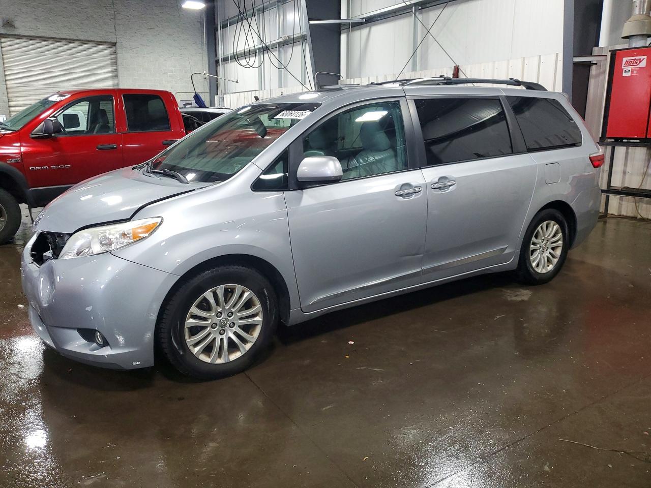 2015 TOYOTA SIENNA