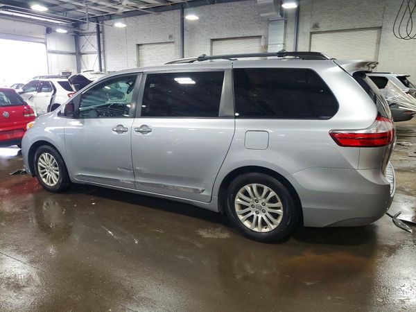 2015 TOYOTA SIENNA