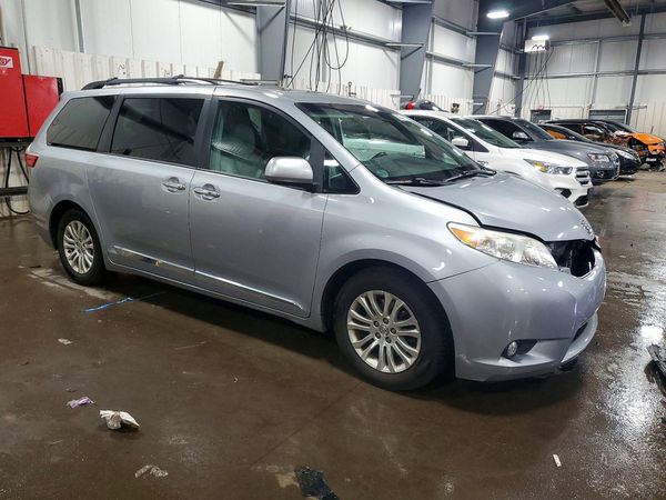 2015 TOYOTA SIENNA