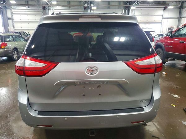 2015 TOYOTA SIENNA