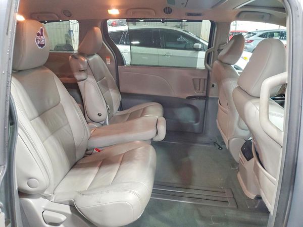 2015 TOYOTA SIENNA