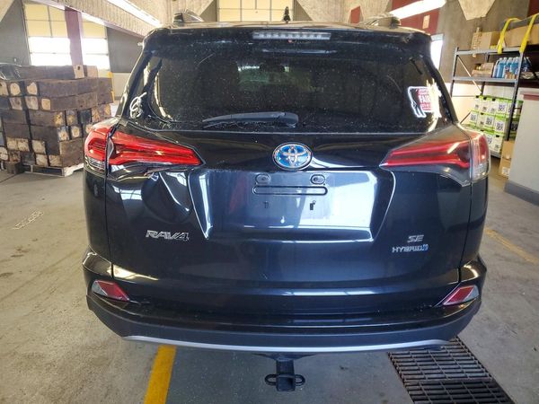 2018 TOYOTA RAV4 HV SE