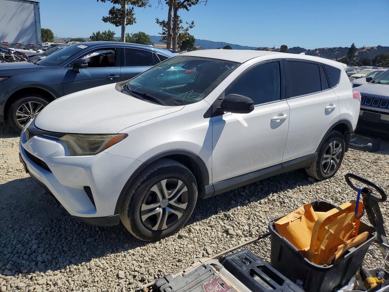 2018 TOYOTA RAV4 LE — Front 3/4