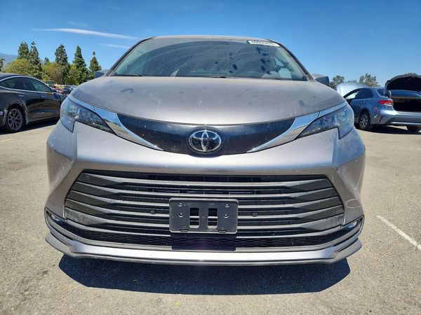 2026 TOYOTA SIENNA