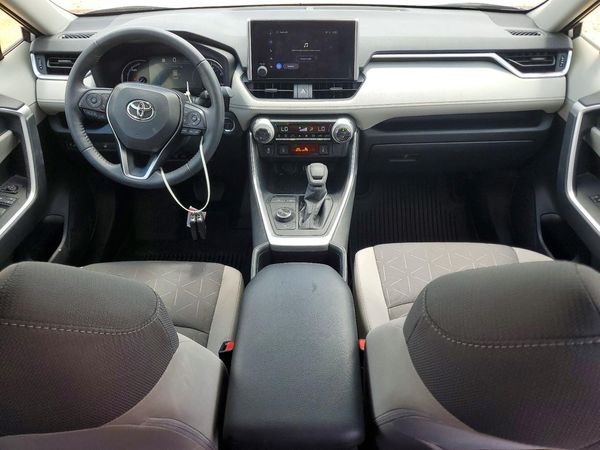 2025 TOYOTA RAV4 XLE