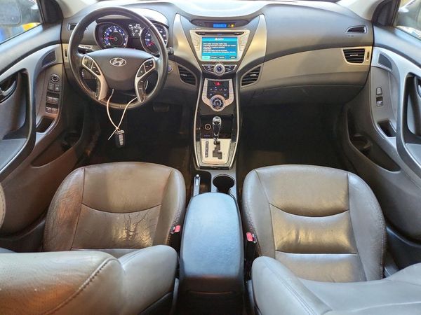 2012 HYUNDAI ELANTRA