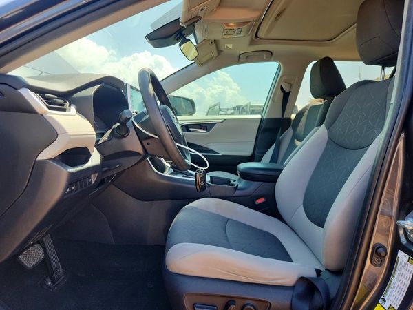 2020 TOYOTA RAV4 XLE