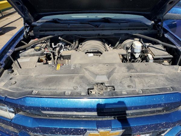 2018 CHEVROLET SILVERADO LT — Engine bay