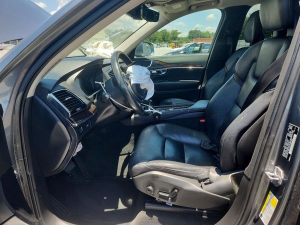 2017 VOLVO XC90