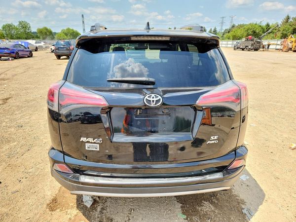 2018 TOYOTA RAV4 SE