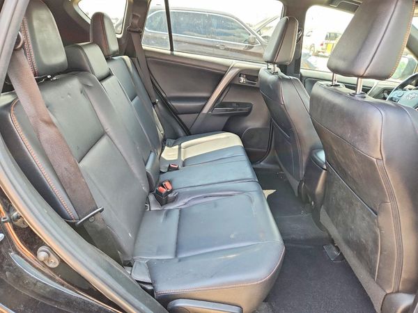 2018 TOYOTA RAV4 SE