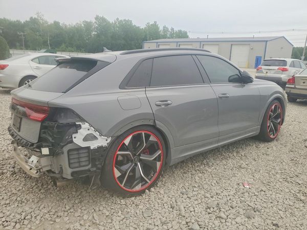 2024 AUDI RS Q8