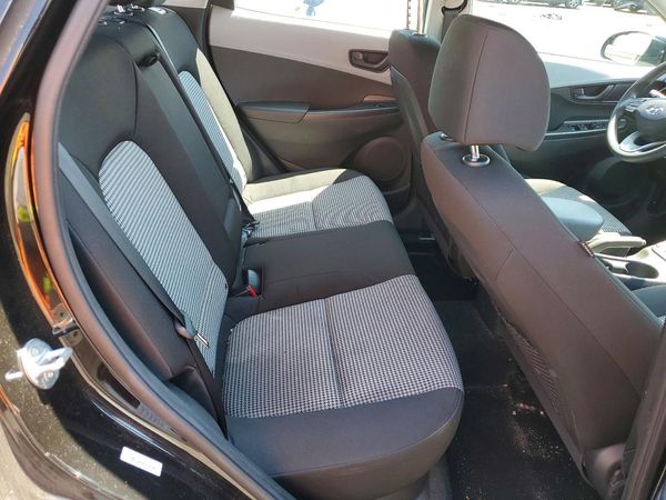 2021 HYUNDAI KONA SE