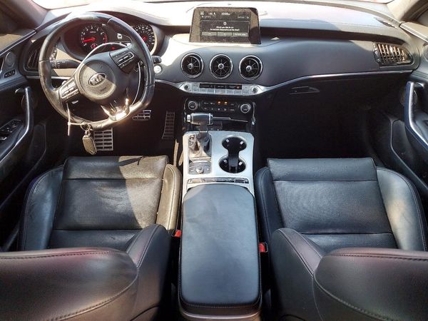 2019 KIA STINGER GT1
