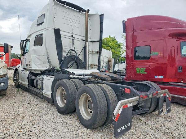 2024 VOLVO VN