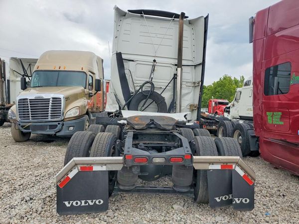 2024 VOLVO VN