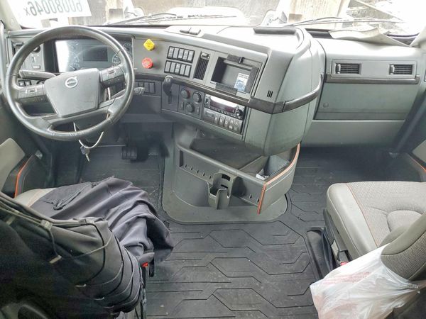 2024 VOLVO VN