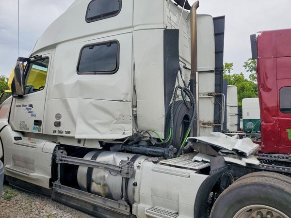 2024 VOLVO VN