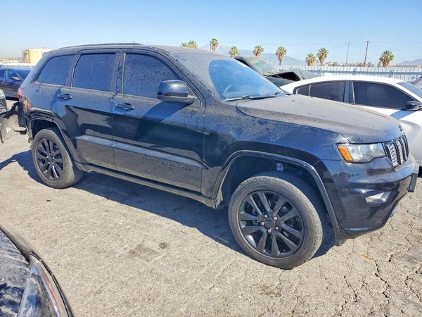 2017 JEEP GRAND CHEROKEE LAREDO 4X2