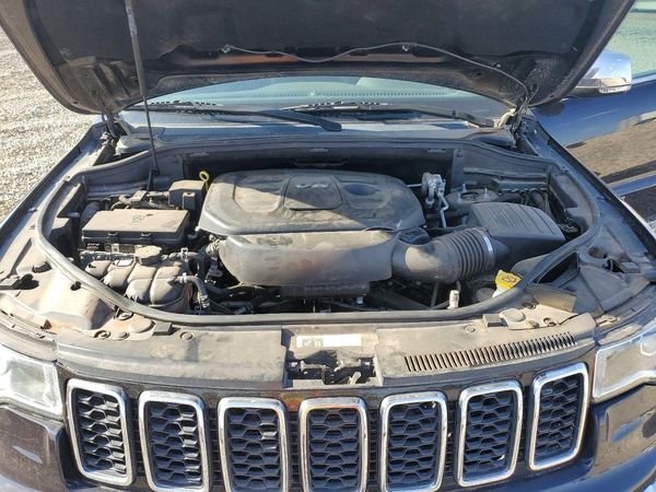 2019 JEEP GRAND CHEROKEE LIMITED 4X4 — Engine bay