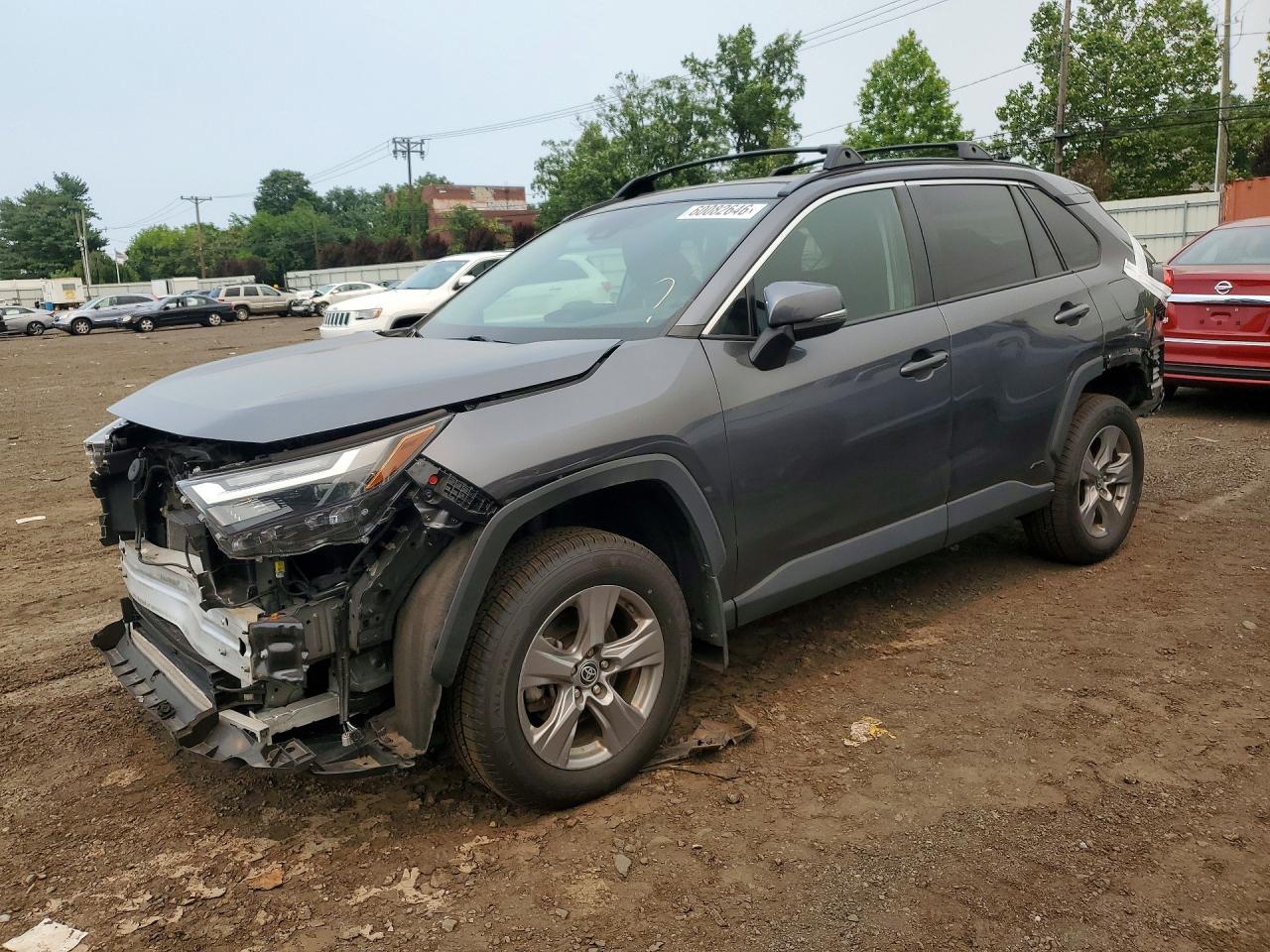 2023 TOYOTA RAV4 XLE — Front 3/4