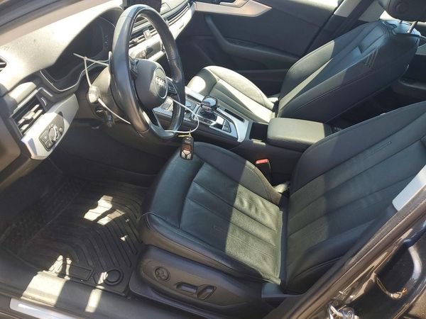 2017 AUDI A4 quattro Premium